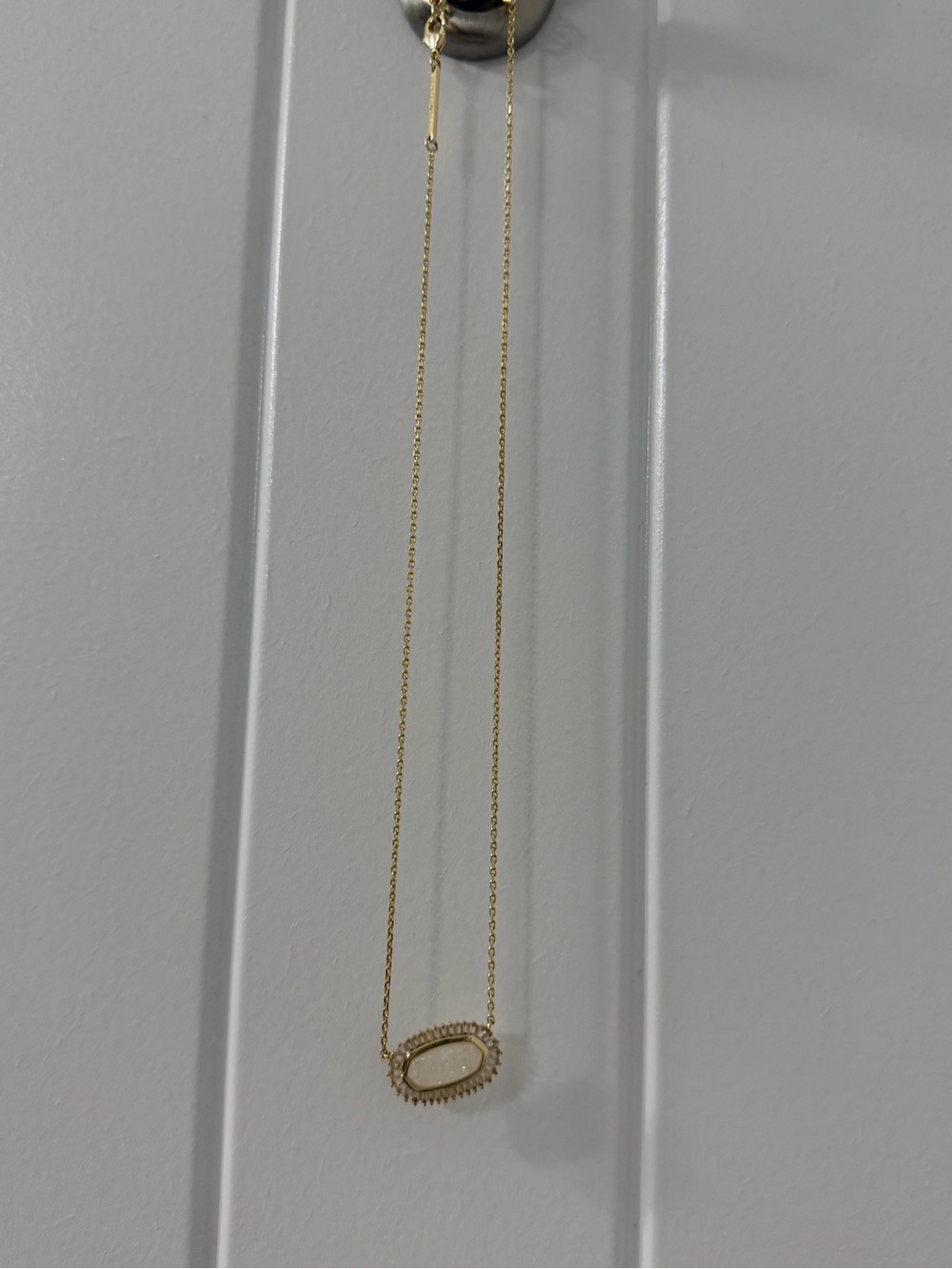 Kendra Scott Gold Oval Pendant Necklace with White Stone